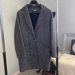 UEC White House Black Market Cacoon coat